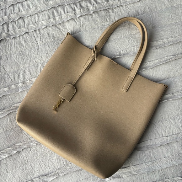 SHOPPING SAINT LAURENT IN LEATHER - Picture 8 of 16